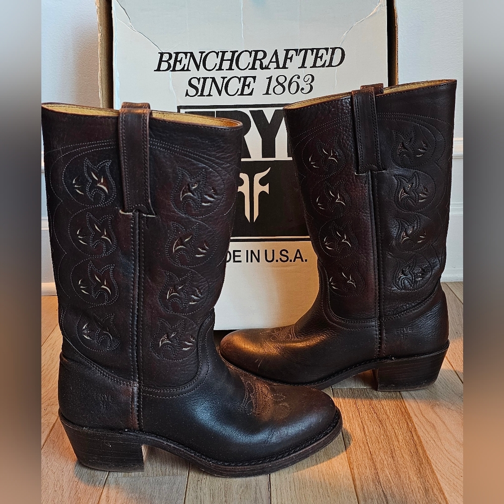 Frye Austin Dark Brown Pull On Tooled  Leather Bronze Inlay & Embroidered